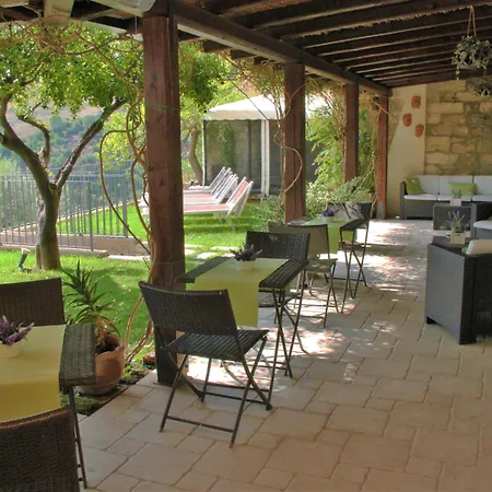 Bed & Breakfast La Casa Del Gelsomino 4*