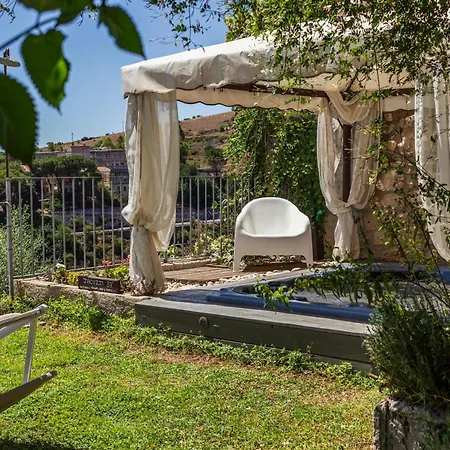 La Casa Del Gelsomino Bed & Breakfast 4*